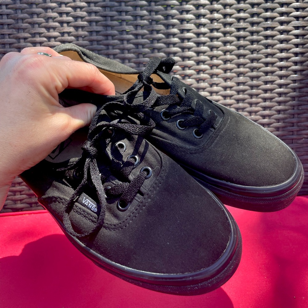 Vans Black Low-Top Canvas Sneakers - size 7.5 like new